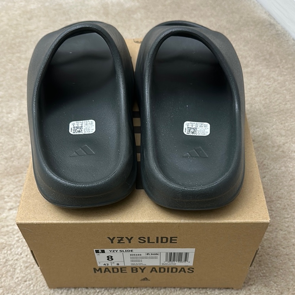 Authentic YZY Slide US Size 8 Color Dakony (Black) Originals